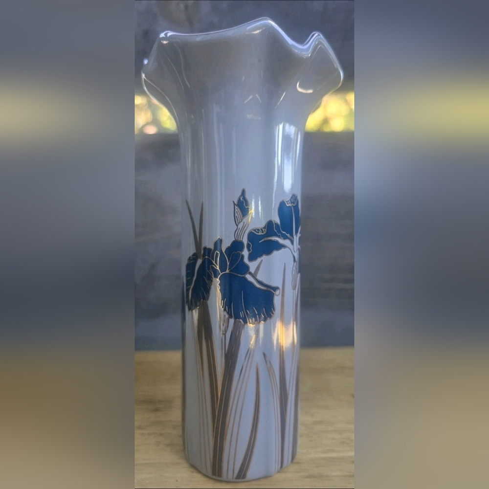 Royal Iris Vase / Otagiri Japan